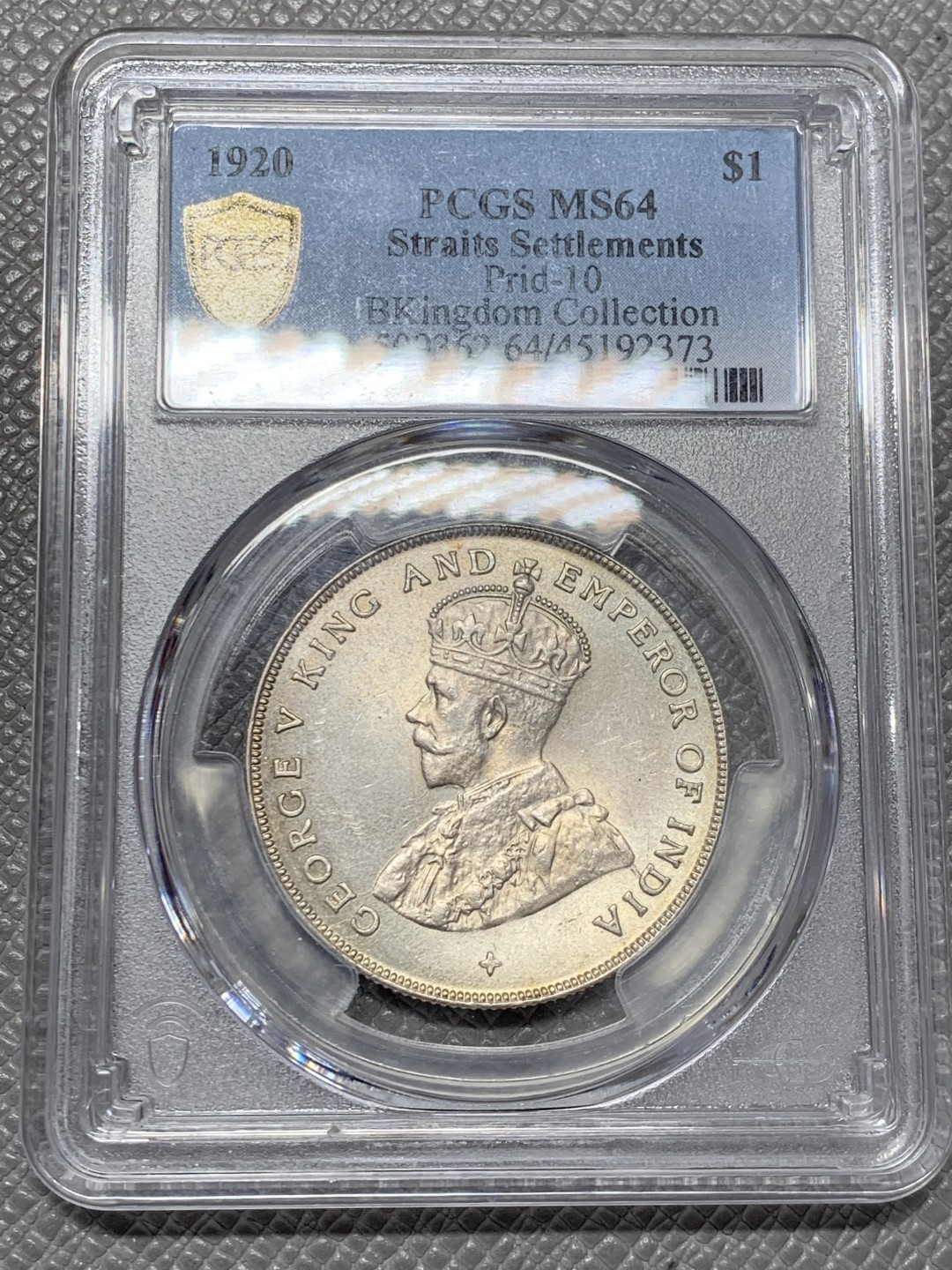 《竞宝斋》第141场-周日，周一 2场 (全场包邮) PCGS MS64 英属海峡殖民地 1920年 乔治五世壹圆银币 背面设计与站洋同出一辙 BKingdom旧藏 淡黄油包浆引人注目 参考HA于22年7月成交价1020美元