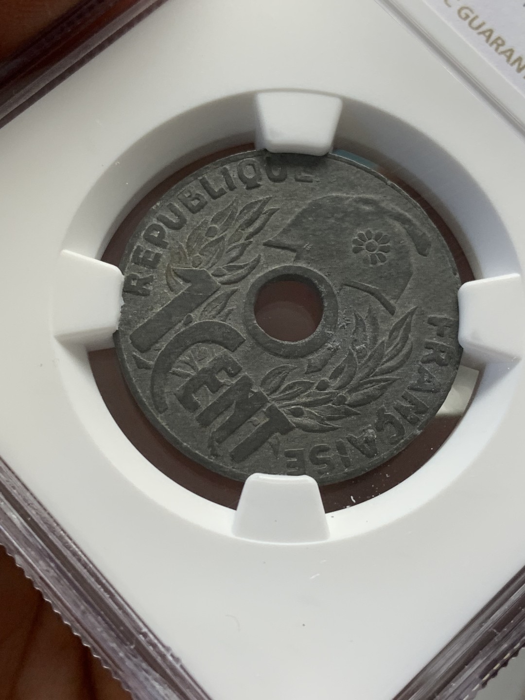 《竞宝斋》第141场-周日，周一 2场 (全场包邮) NGC AUD 法属印支 1940年 1分锌币 细节不错