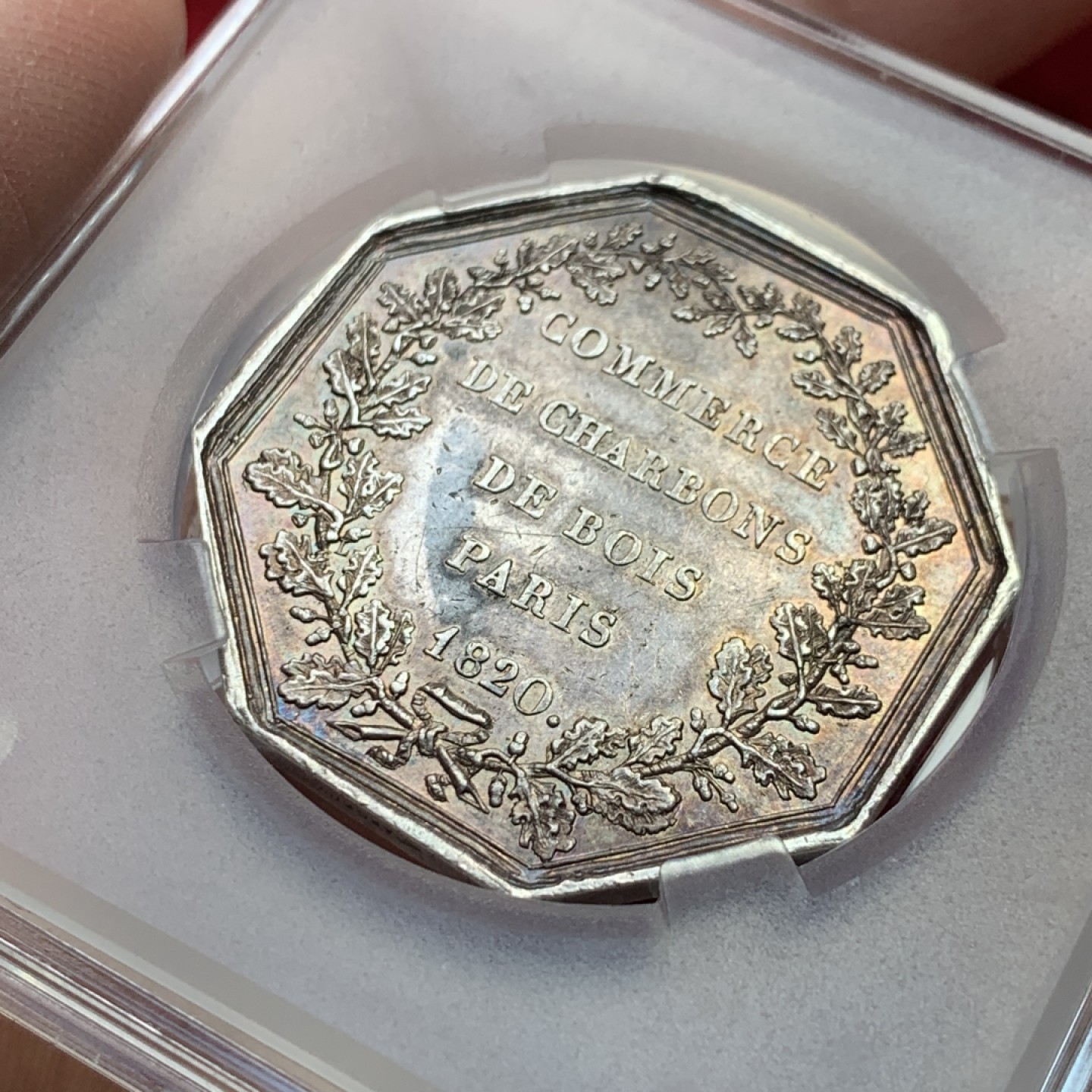 《竞宝斋》第141场-周日，周一 2场 (全场包邮) 法国八角银质代币 1820年巴黎木材工业煤炭贸易公司（小名誉品），在茂盛的丛林之中，烟囱与塞纳河相伴，一艘满载的大船经过，细节满满，金色包浆不容错过，18.62g，34mm，手指边铭