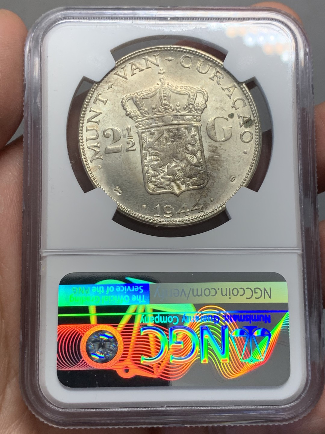 《竞宝斋》第141场-周日，周一 2场 (全场包邮) NGC MS62 荷属库拉索 1944年 威廉米娜女王 2.5盾大银币原光 殖民地系列