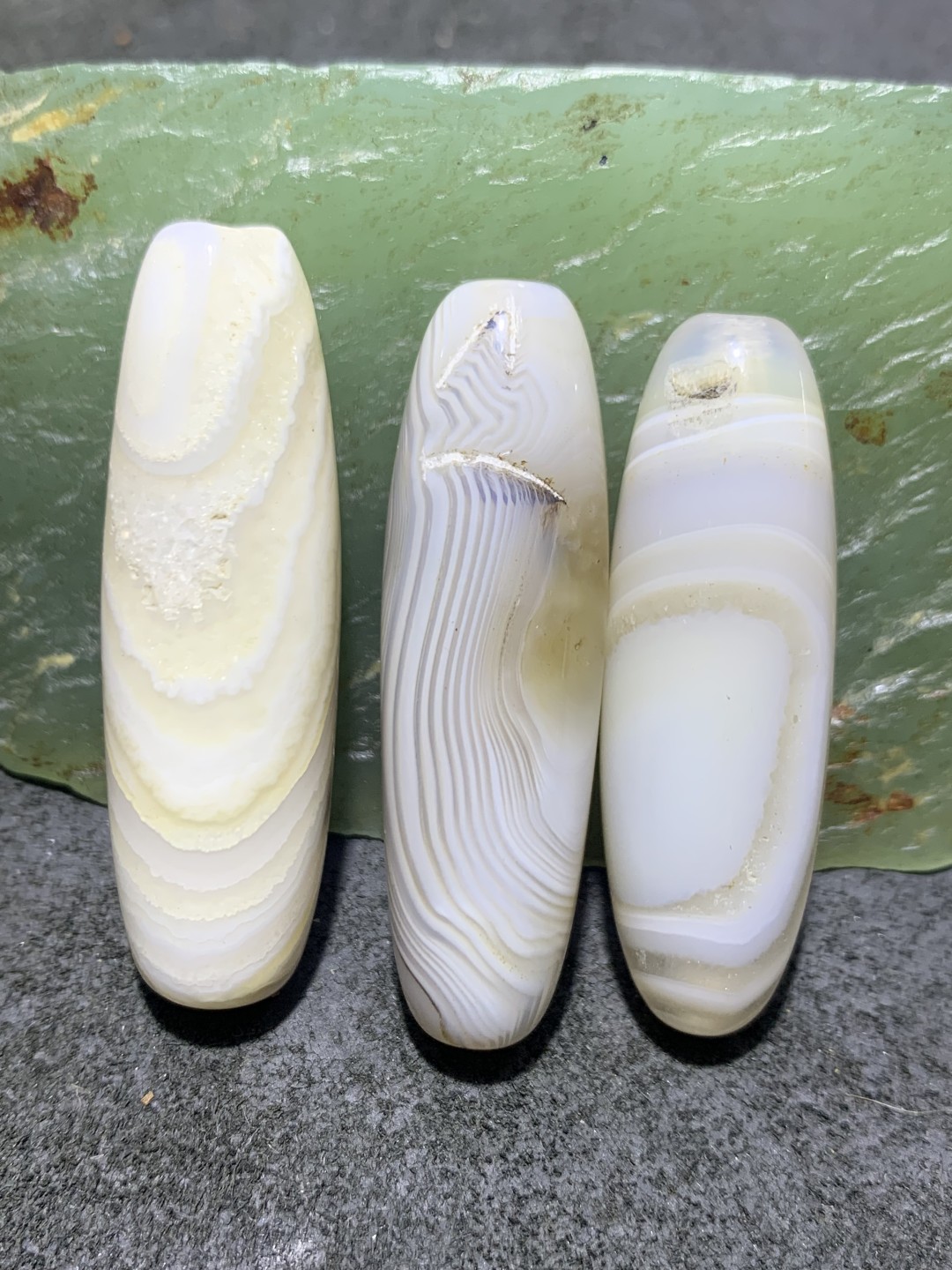 马达加斯加千层纹海洋玉髓随形通货桶珠三颗，