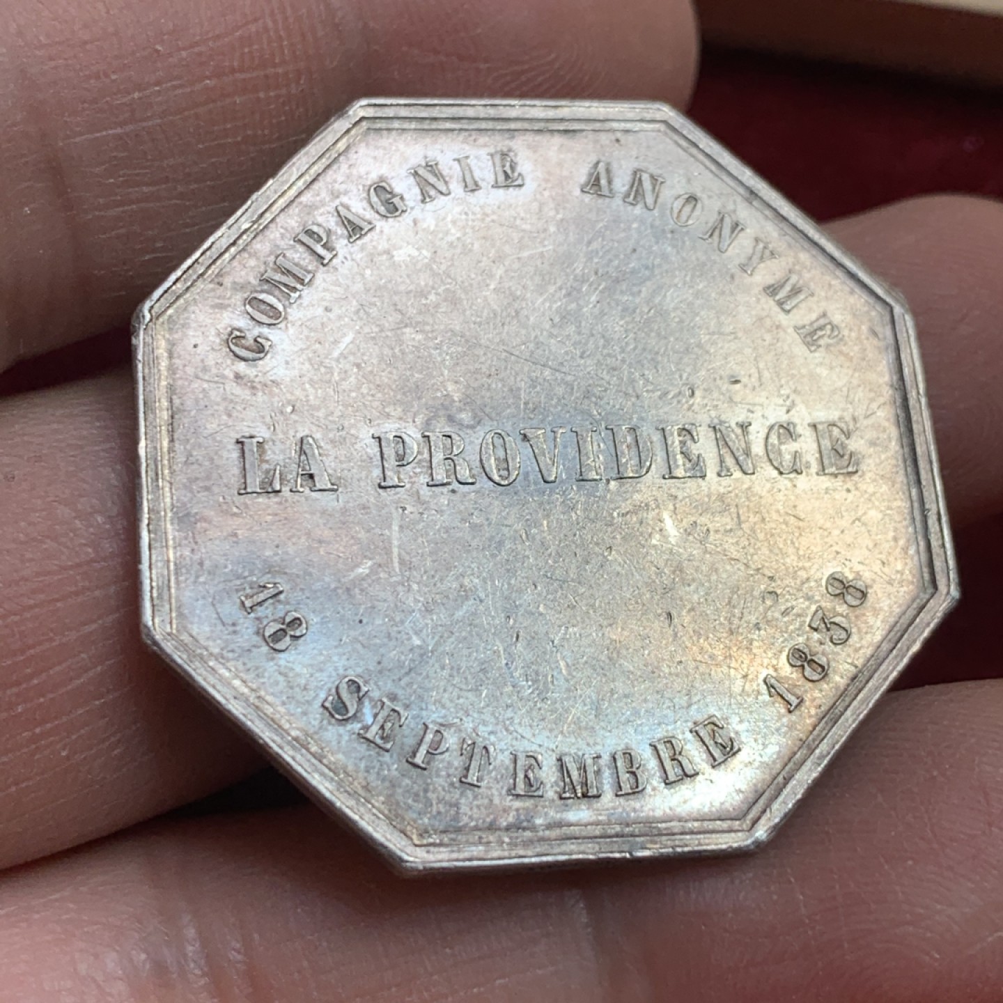 《竞宝斋》第141场-周日，周一 2场 (全场包邮) 法国 1838年 火灾保险公司 银质 八角代币 18.9克 对角直径 39.5mm 大规格 蜜蜂边铭 银标