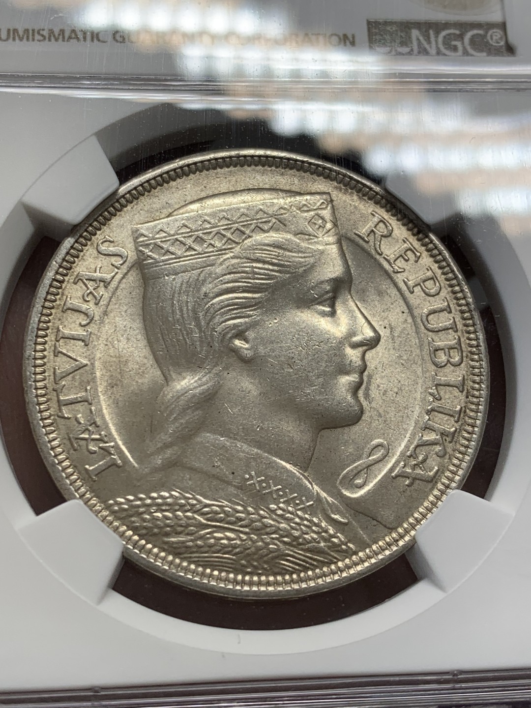 《竞宝斋》第141场-周日，周一 2场 (全场包邮) NGC-MS62  拉脱维亚 1931年5拉特美女大银币 全新转光 外拍热门品种 价格洼地