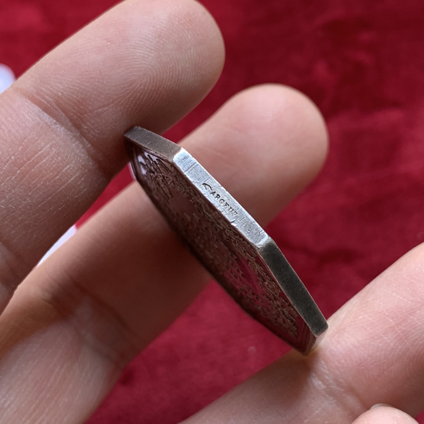 《竞宝斋》第141场-周日，周一 2场 (全场包邮) 法国八角银质代币 1820年巴黎木材工业煤炭贸易公司（小名誉品），在茂盛的丛林之中，烟囱与塞纳河相伴，一艘满载的大船经过，细节满满，金色包浆不容错过，18.62g，34mm，手指边铭