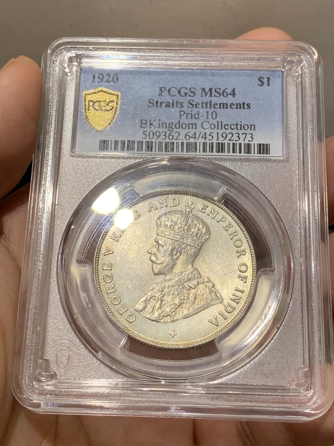 《竞宝斋》第141场-周日，周一 2场 (全场包邮) PCGS MS64 英属海峡殖民地 1920年 乔治五世壹圆银币 背面设计与站洋同出一辙 BKingdom旧藏 淡黄油包浆引人注目 参考HA于22年7月成交价1020美元