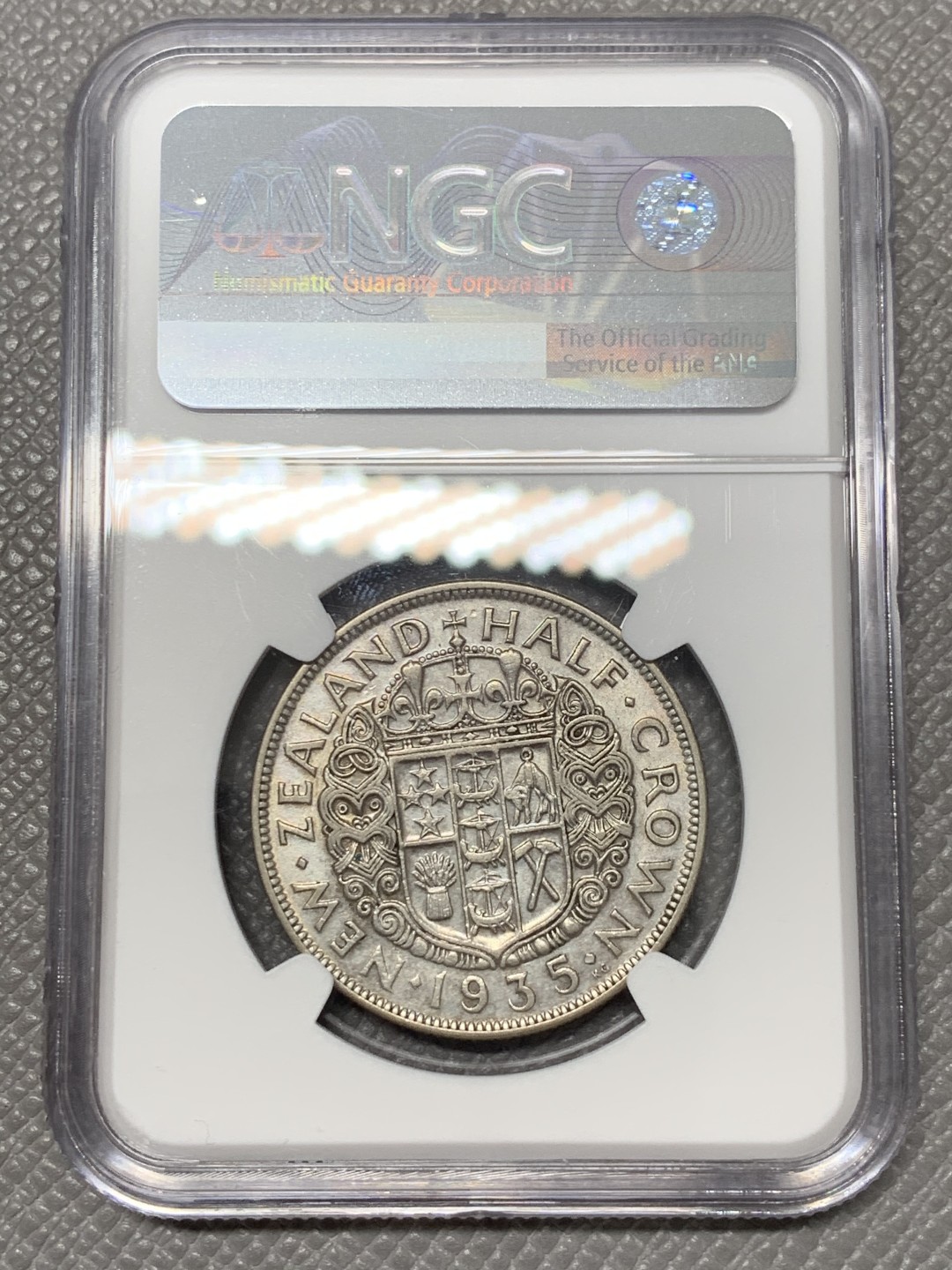《竞宝斋》第141场-周日，周一 2场 (全场包邮) NGC-XFD 1935新西兰乔五半克朗银币