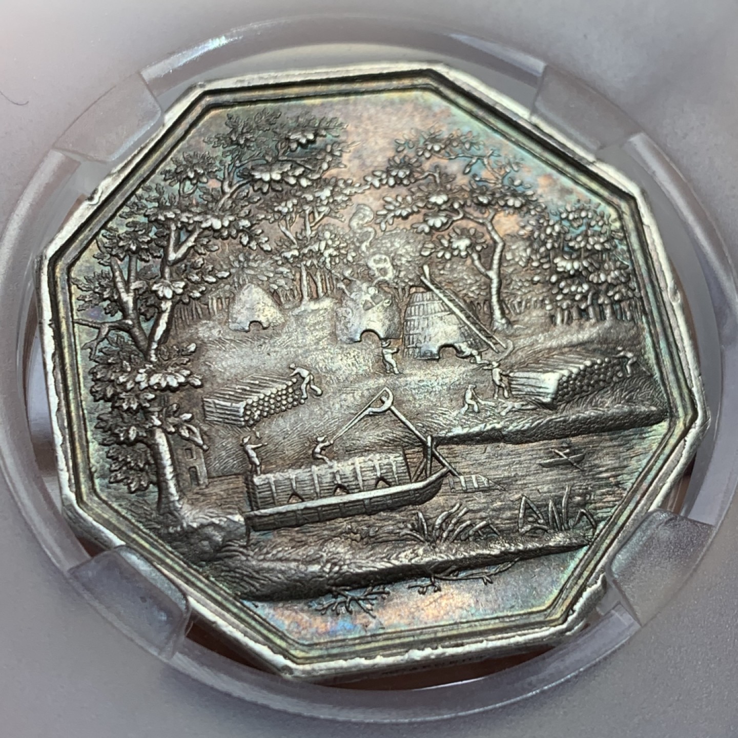 《竞宝斋》第141场-周日，周一 2场 (全场包邮) 法国八角银质代币 1820年巴黎木材工业煤炭贸易公司（小名誉品），在茂盛的丛林之中，烟囱与塞纳河相伴，一艘满载的大船经过，细节满满，金色包浆不容错过，18.62g，34mm，手指边铭