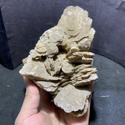 精美戈壁沙漠玫瑰石原石一块， - 精美戈壁沙漠玫瑰石原石一块，