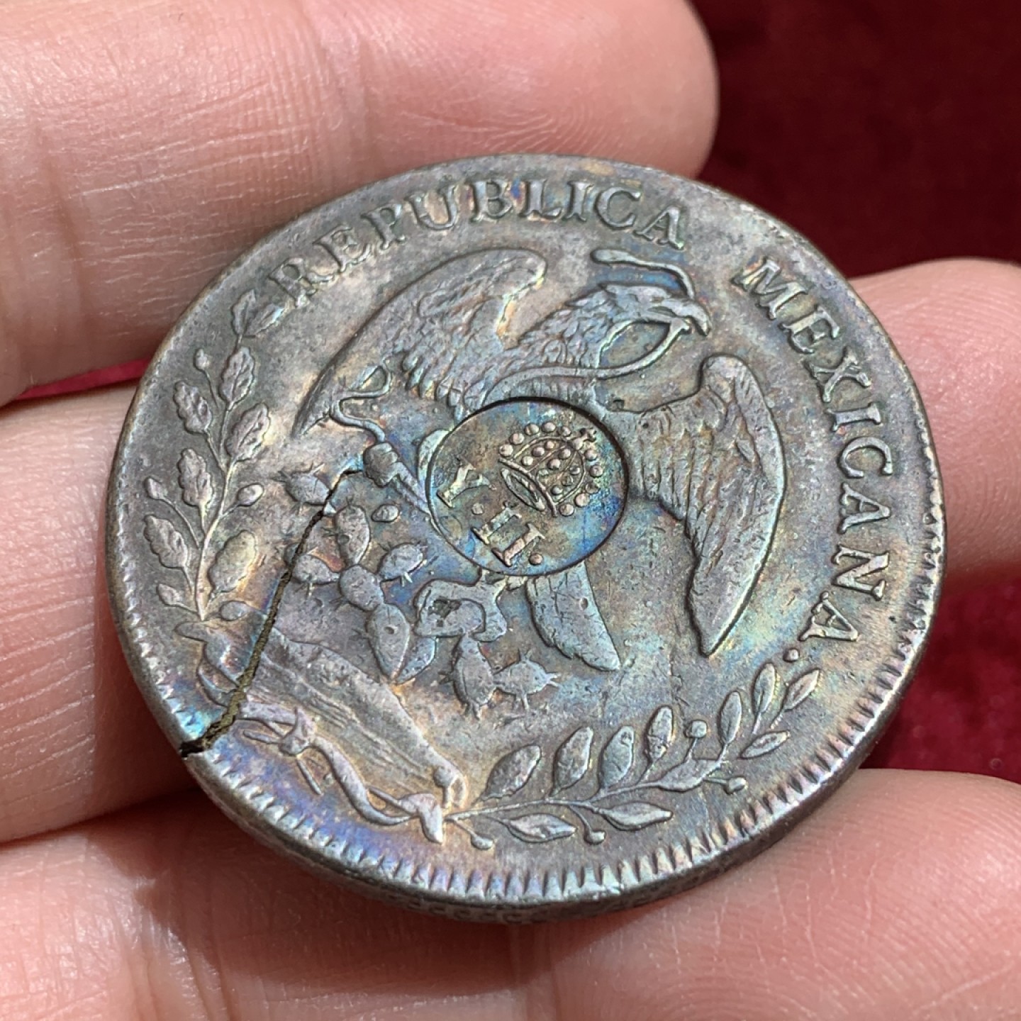 《竞宝斋》第141场-周日，周一 2场 (全场包邮) 墨西哥 1857年 8R 鹰洋大银币 后加盖 导致N无法入盒 币胚有裂 细节见图