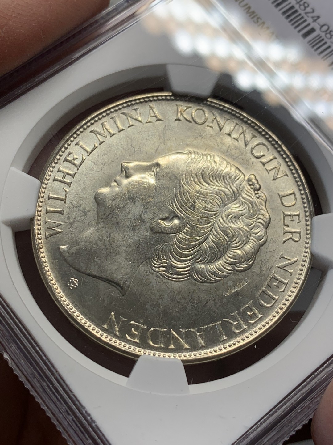 《竞宝斋》第141场-周日，周一 2场 (全场包邮) NGC MS62 荷属库拉索 1944年 威廉米娜女王 2.5盾大银币原光 殖民地系列