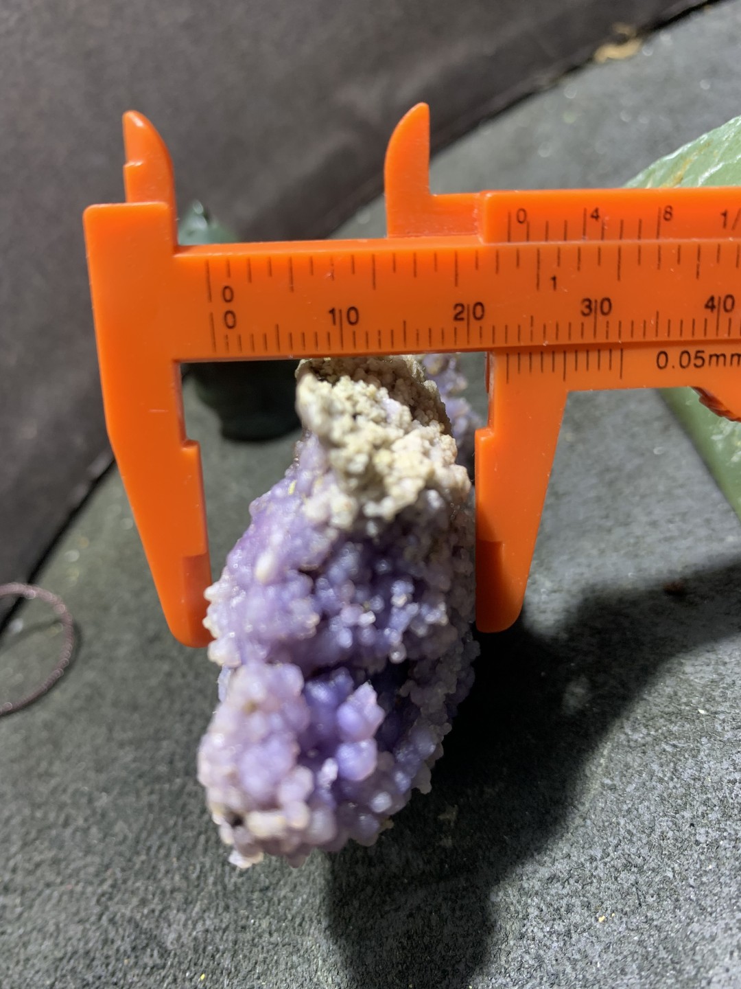 精美印尼双色葡萄玛瑙原石一个
