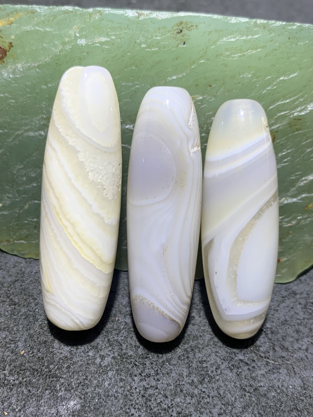 马达加斯加千层纹海洋玉髓随形通货桶珠三颗，
