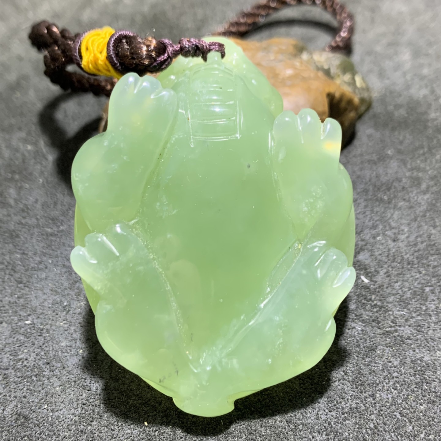 精美岫玉180料雕刻龙龟把件一个