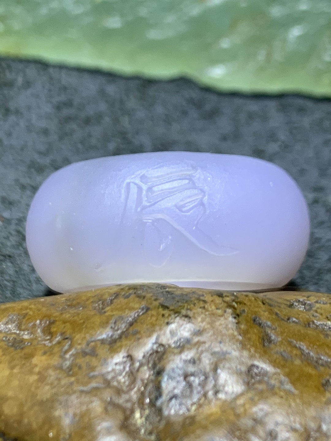 精美高润度冻料蒙料战国红玛瑙雕刻辰字戒指(跑环)一个