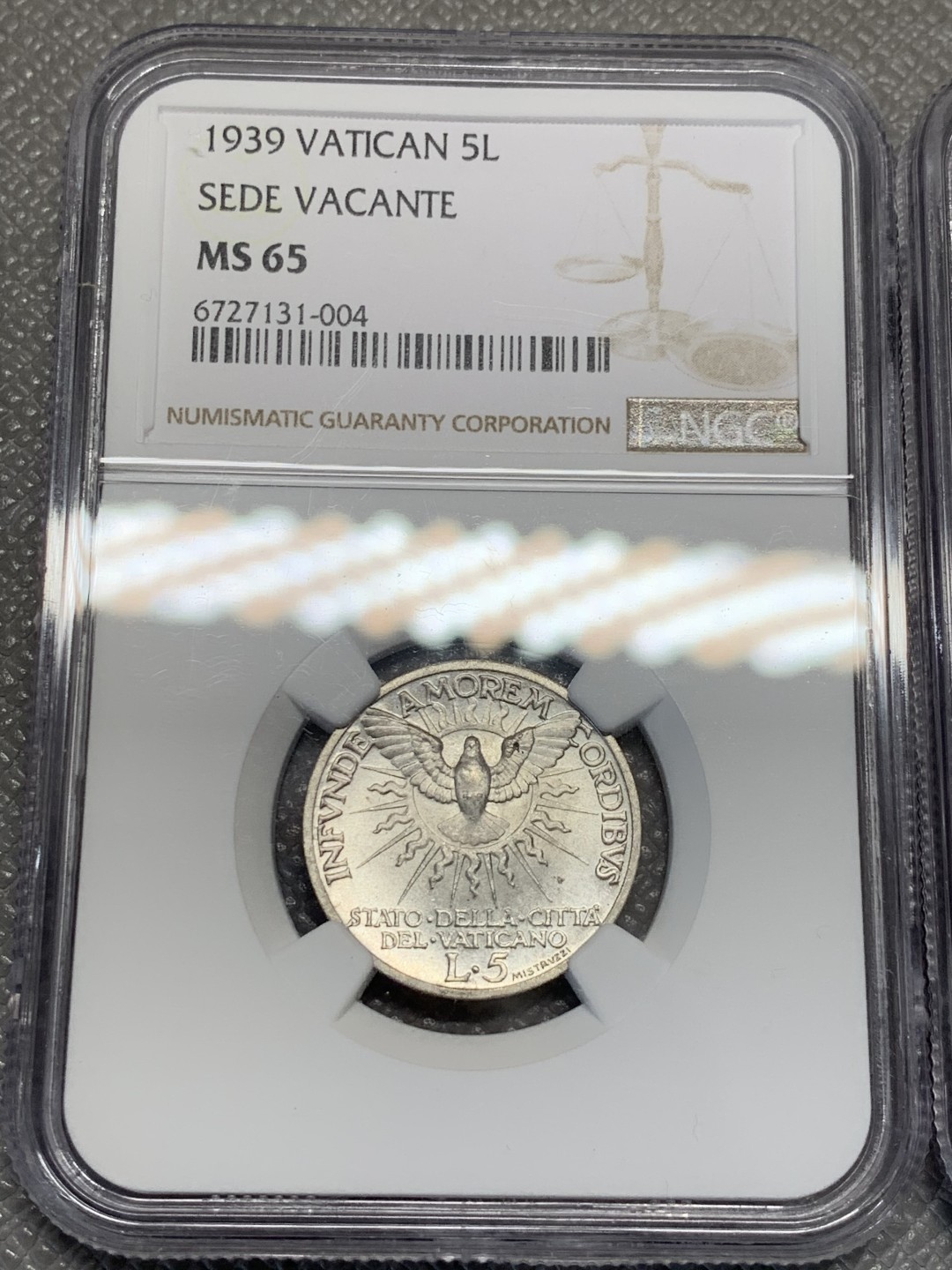 《竞宝斋》第141场-周日，周一 2场 (全场包邮) NGC MS65分 一对 梵蒂冈1939年5.10里拉两枚银币 带彩好品