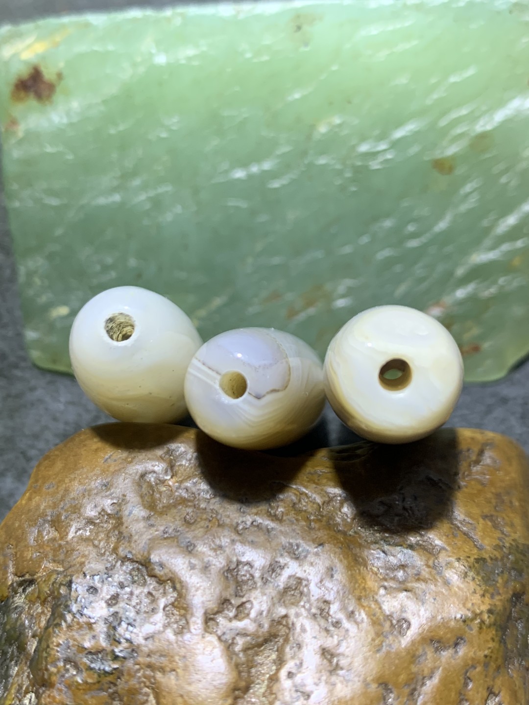马达加斯加千层纹海洋玉髓随形通货桶珠三颗，