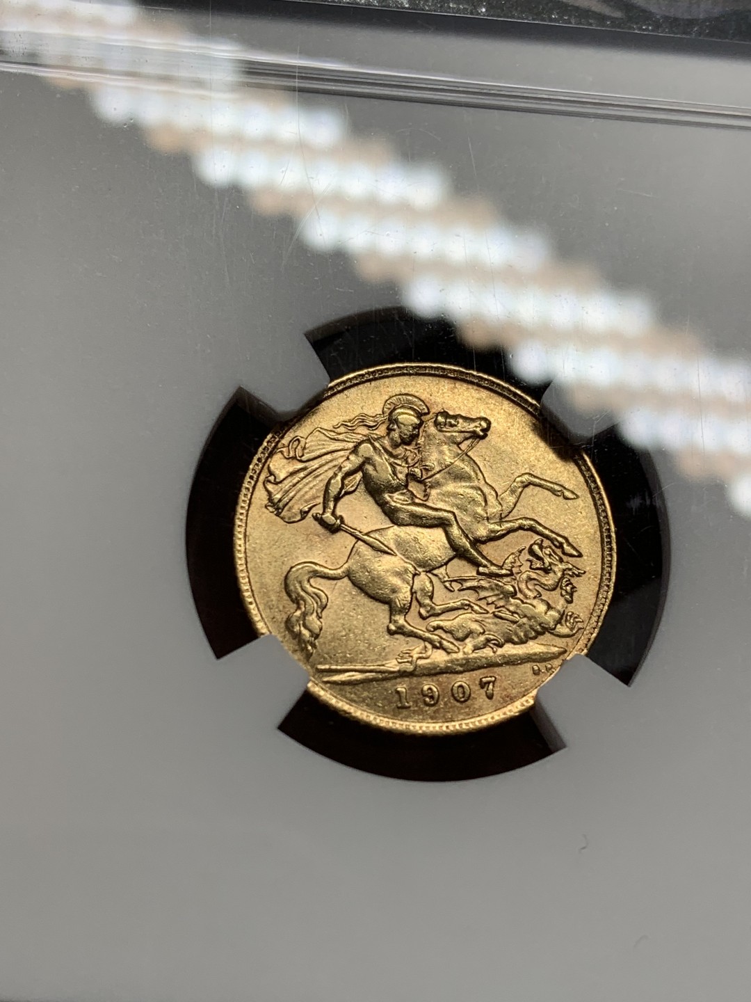 《竞宝斋》第141场-周日，周一 2场 (全场包邮) NGC AU58 英国  爱德华七世 1907年半索维林金币，4克金币，NGC严评AU58，带光好品打制清晰，好品难寻