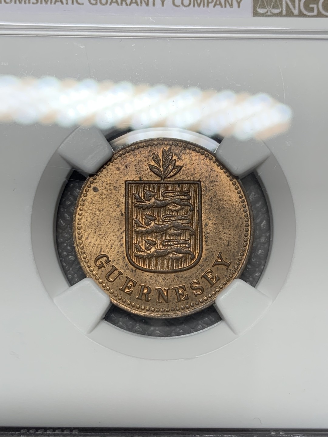 《竞宝斋》第141场-周日，周一 2场 (全场包邮) NGC-MS63RB 英属根西1929 2道布铜币，喜敦厂铸造，经典三狮设计，RB铜光靓丽