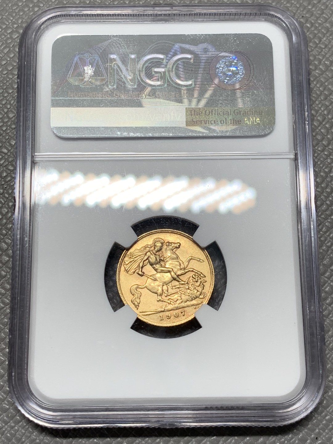 《竞宝斋》第141场-周日，周一 2场 (全场包邮) NGC AU58 英国  爱德华七世 1907年半索维林金币，4克金币，NGC严评AU58，带光好品打制清晰，好品难寻