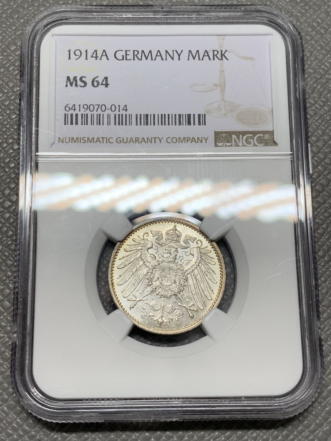 《竞宝斋》第141场-周日，周一 2场 (全场包邮) NGC MS64 德国1914年1马克银币，边缘一圈淡金包浆，很漂亮