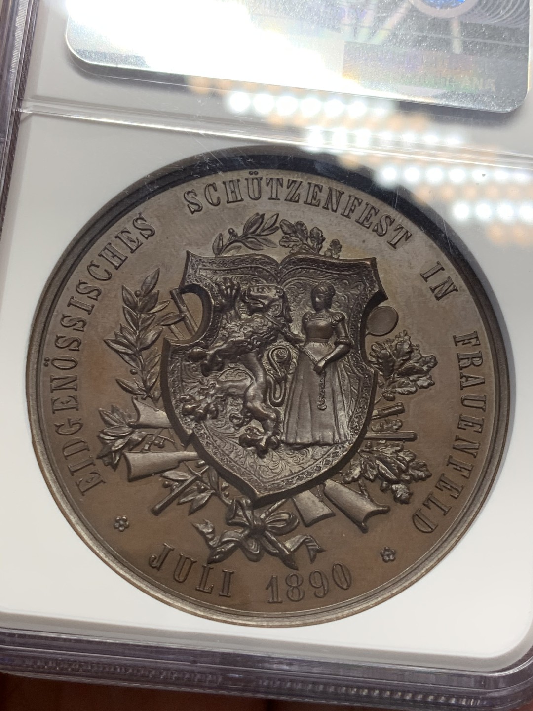 《竞宝斋》第141场-周日，周一 2场 (全场包邮) NGC MS64 1890年瑞士弗劳恩菲尔德射击节铜章 美女与野兽 双面超高浮雕 顶级品相状态