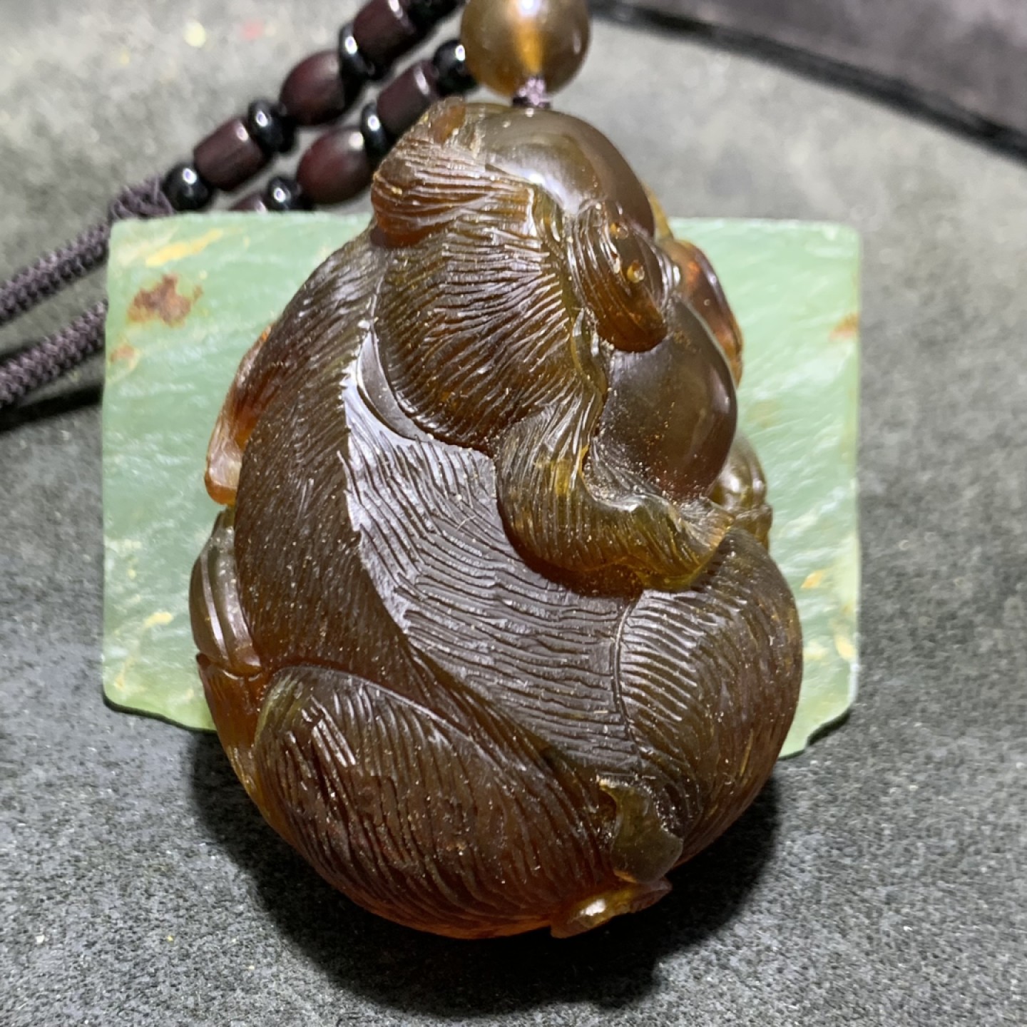 精美缅甸棕红珀雕刻福猪大把件（雕件）一个，