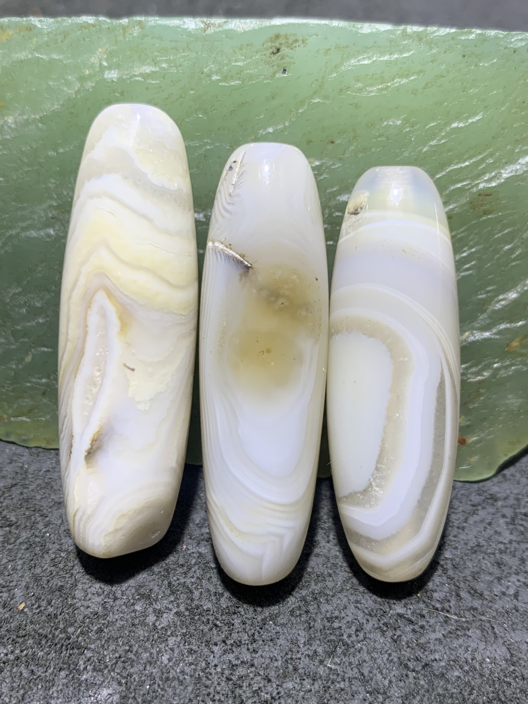 马达加斯加千层纹海洋玉髓随形通货桶珠三颗，