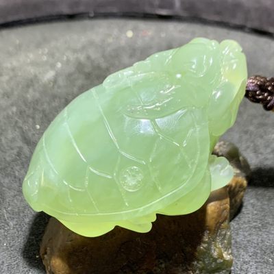 精美岫玉180料雕刻龙龟把件一个 - 精美岫玉180料雕刻龙龟把件一个