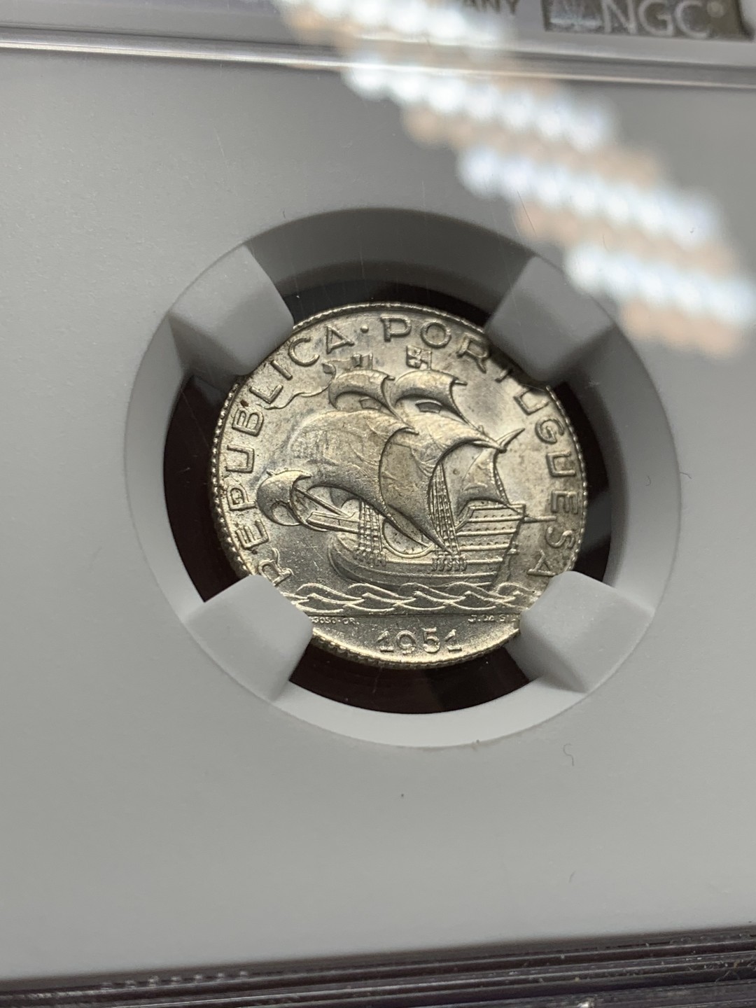 《竞宝斋》第141场-周日，周一 2场 (全场包邮) NGC-MS63 葡萄牙1951年 2.5埃斯库多大帆船银币 顶级品相
