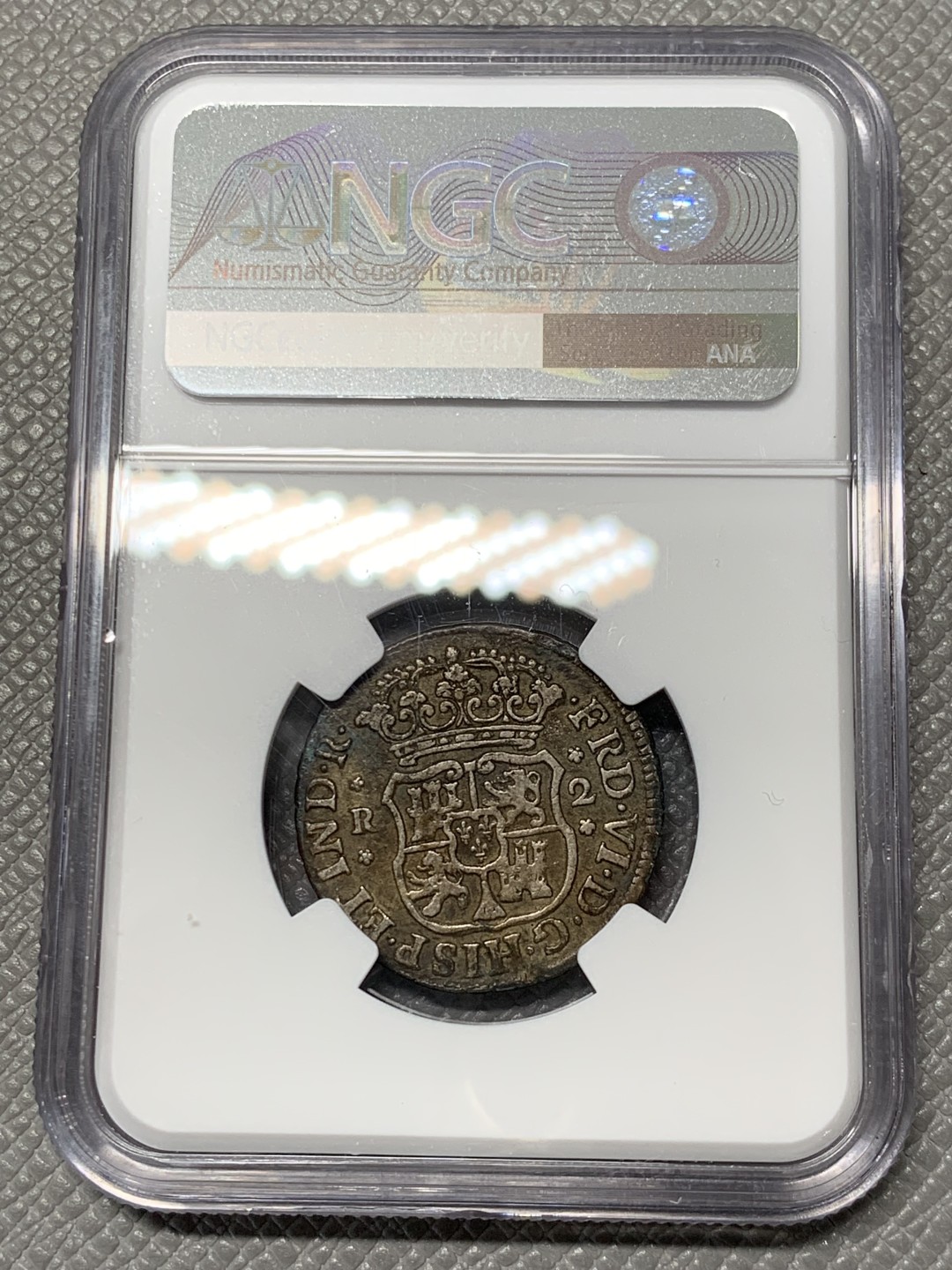 《竞宝斋》第141场-周日，周一 2场 (全场包邮) NGC VF 1747年墨西哥费南迪六世地球双柱2里亚尔银币