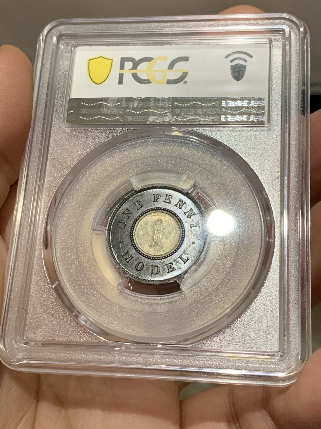 《竞宝斋》第141场-周日，周一 2场 (全场包邮) PCGS MS63 亚军分 英国 1844年 维多利亚女王 1便士双色model 世界上早期的双色币 外环均匀紫罗兰包浆氧化光彩动人 PC广告币 63中很好看的一枚