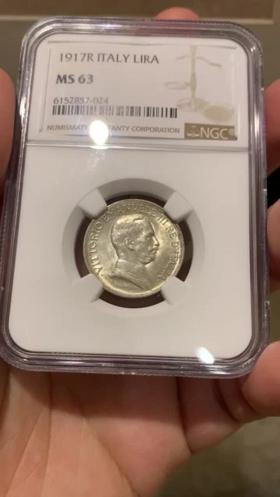 《竞宝斋》第141场-周日，周一 2场 (全场包邮) NGC MS63 意大利 1917年 马车1里拉 银币 状态好转光明显
