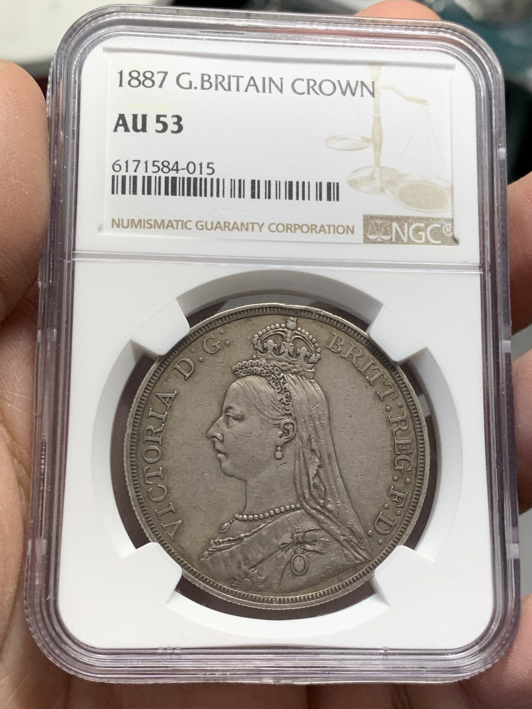 《竞宝斋》第141场-周日，周一 2场 (全场包邮) NGC AU53 英国 1887年 维多利亚女王 高冠版 马剑克朗大银币 原味包浆 出分不易