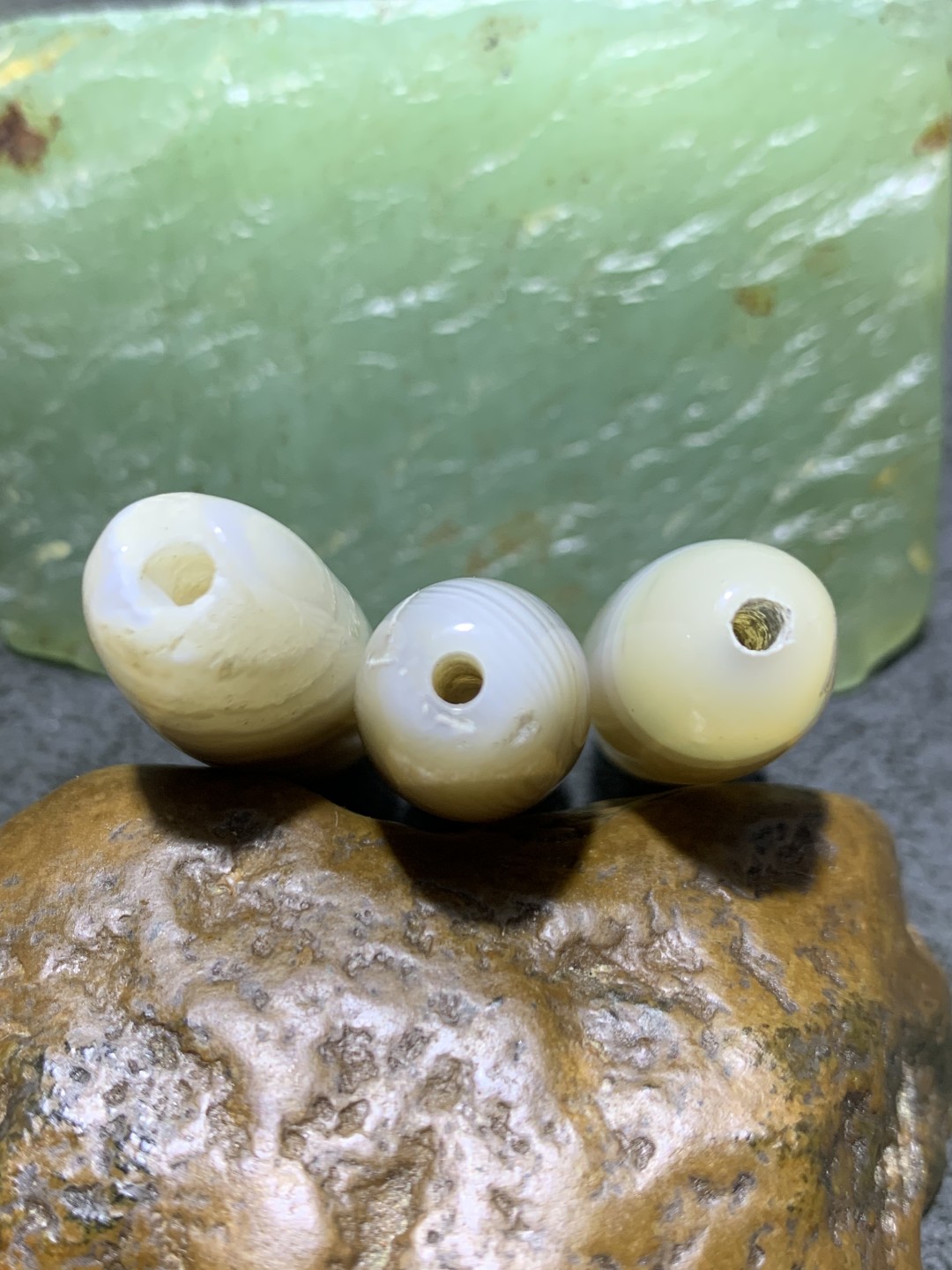马达加斯加千层纹海洋玉髓随形通货桶珠三颗，