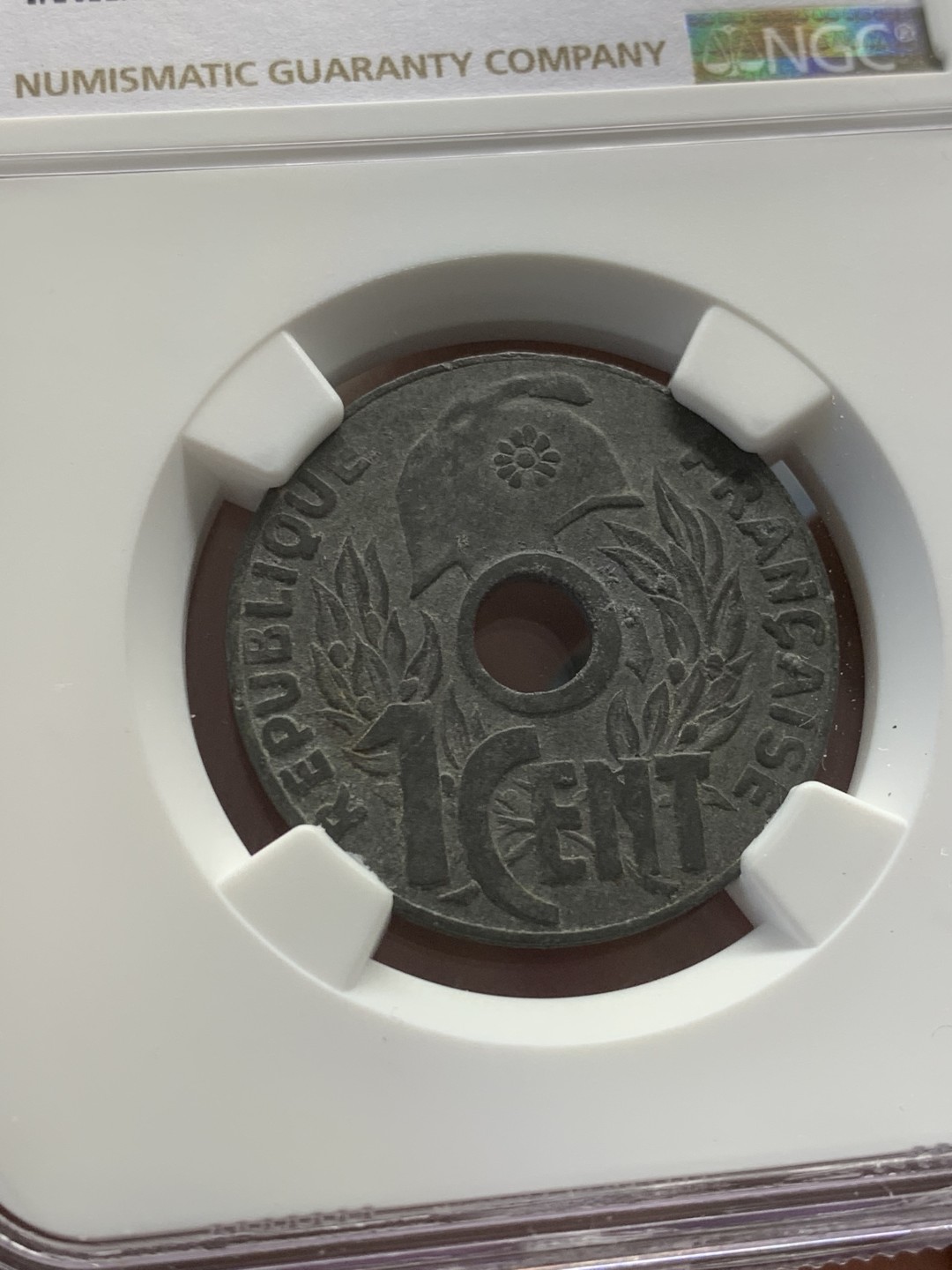 《竞宝斋》第141场-周日，周一 2场 (全场包邮) NGC AUD 法属印支 1940年 1分锌币 细节不错