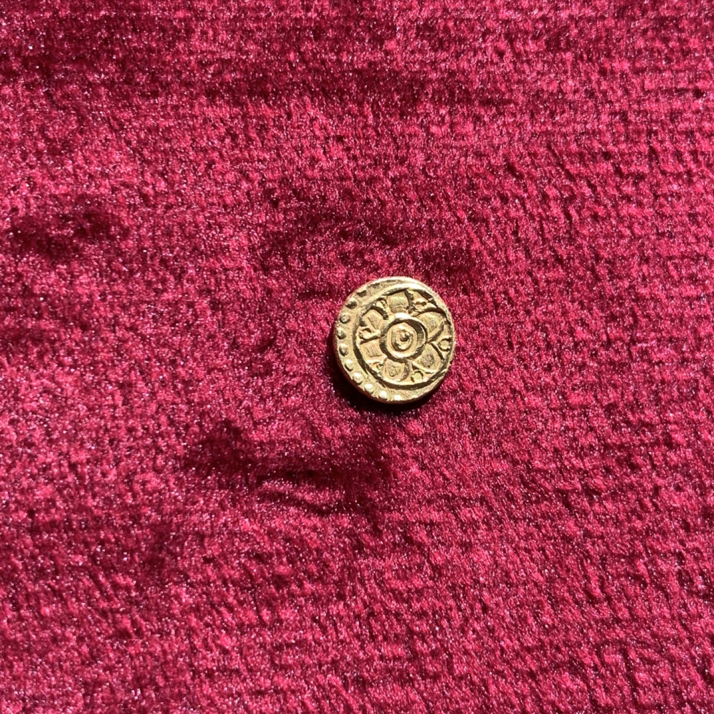 《竞宝斋》第141场-周日，周一 2场 (全场包邮)  印度13世纪拉杰普特王朝 法兰金币 非常非常罕见的早期金币， 这个ngc鉴定不出 不能怪他们