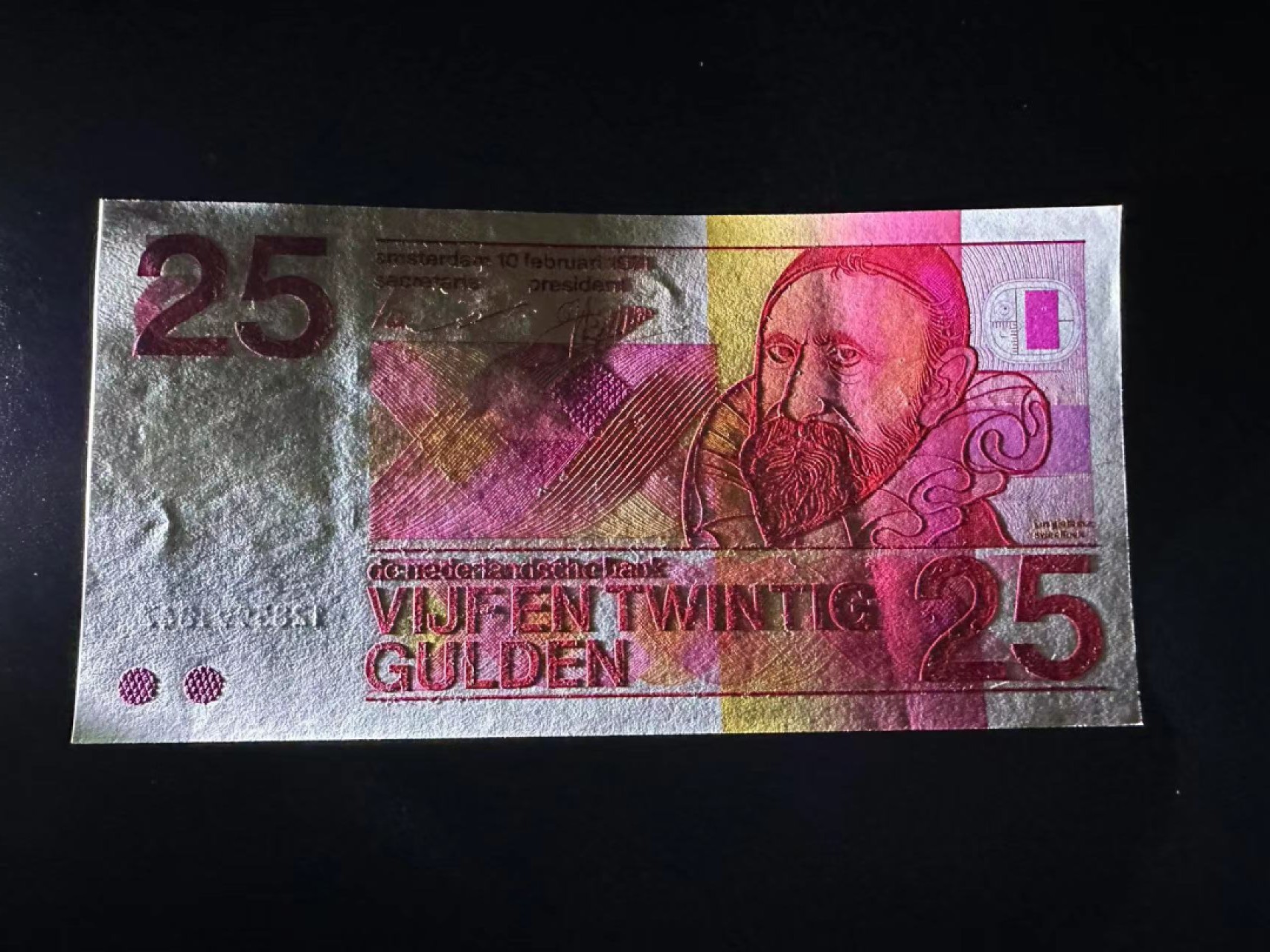 《外钞收藏家》第二百四十九期（连拍第二场） 1971年荷兰人像版25盾 疑似有软折