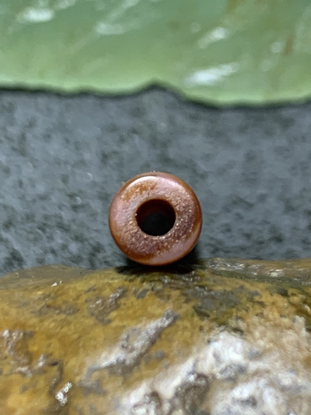 亚光高玉化酒红色千层纹缠丝玛瑙管珠一颗