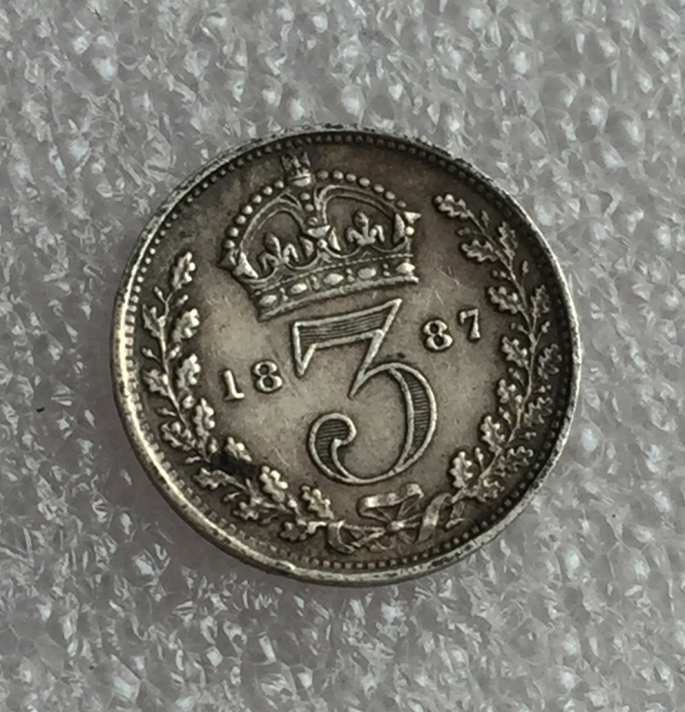 方圆集藏首期专场 9865-英国1887年维多利亚高冠3便士银币