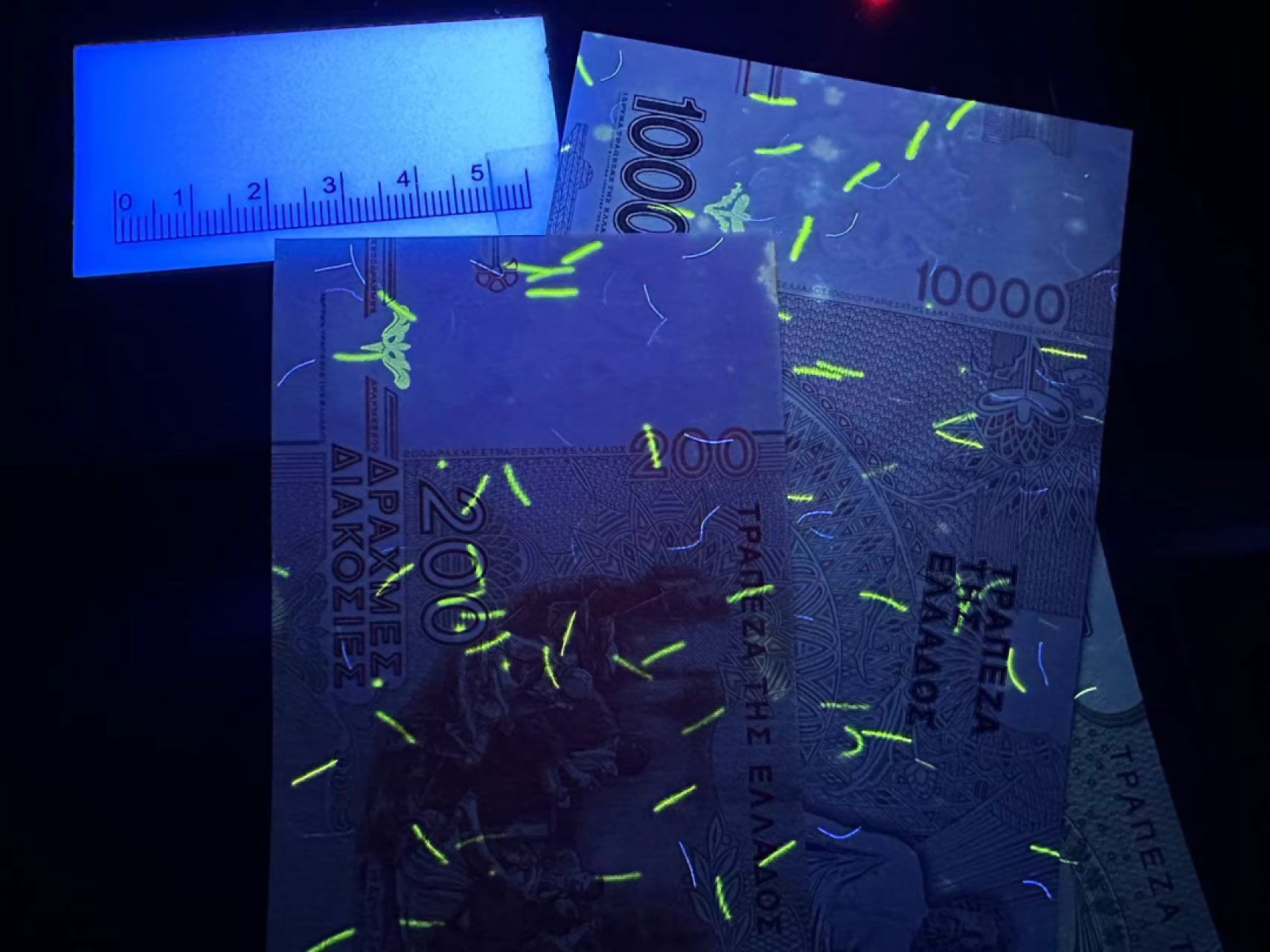 《外钞收藏家》第二百四十八期（波黑、阿尔巴尼亚、希腊专场） 希腊末版全套3枚，200-10000德拉克马	P204-206  全新 200和1万有潮癍