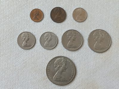 钱币专场第十二期 - 新西兰套币8枚（带10分两个版本和40MM大型克朗镍币）