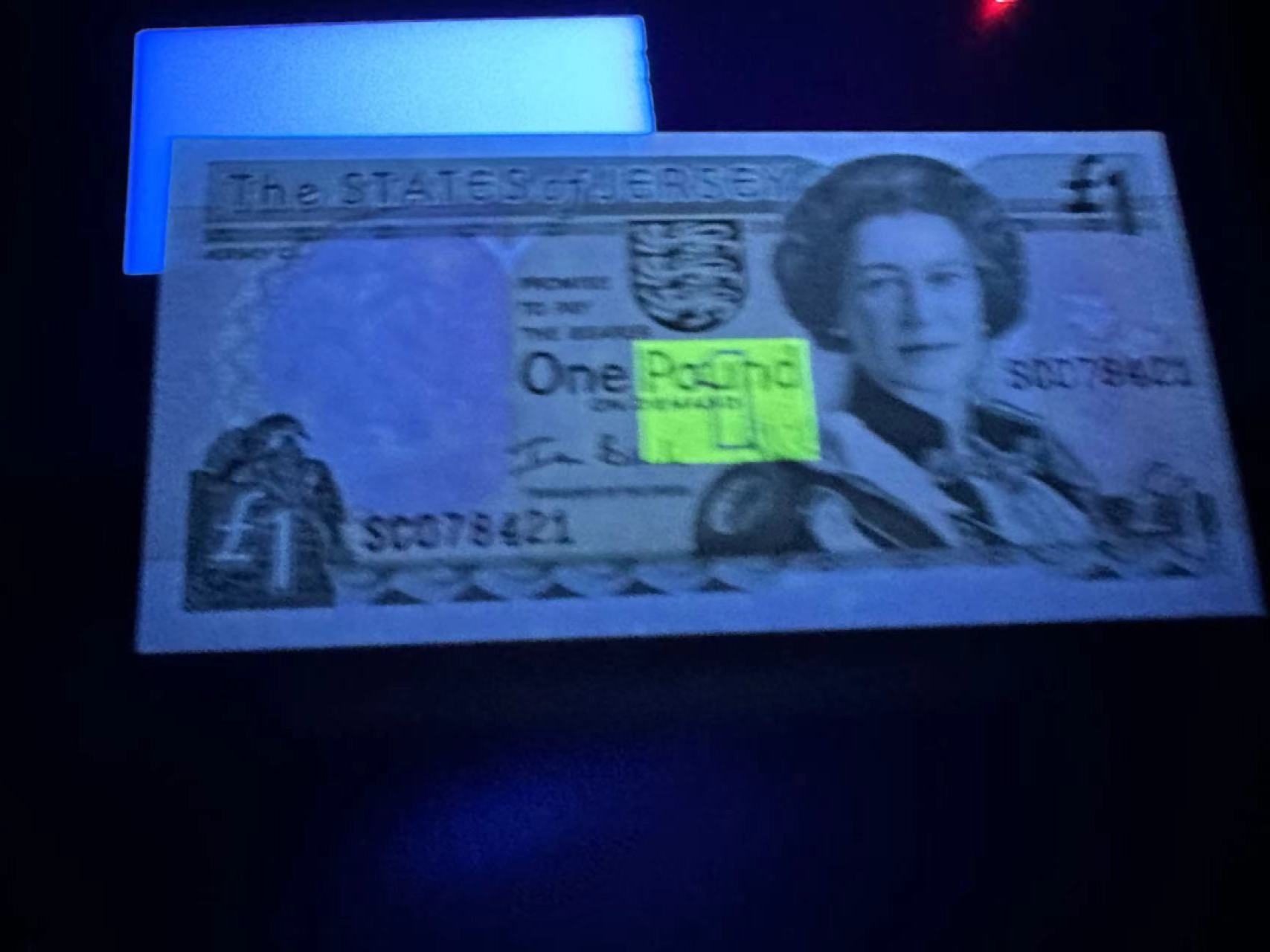 《外钞收藏家》第二百四十九期（连拍第二场） 泽西1镑和南斯拉夫100 泽西轻微潮 一个角瑕疵