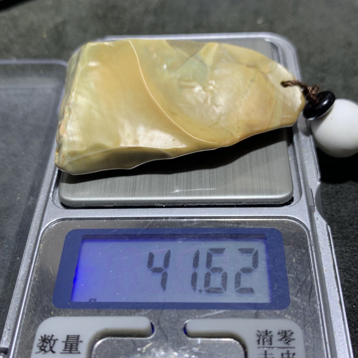 精美天然阿拉善戈壁彩玉原石把件一个，