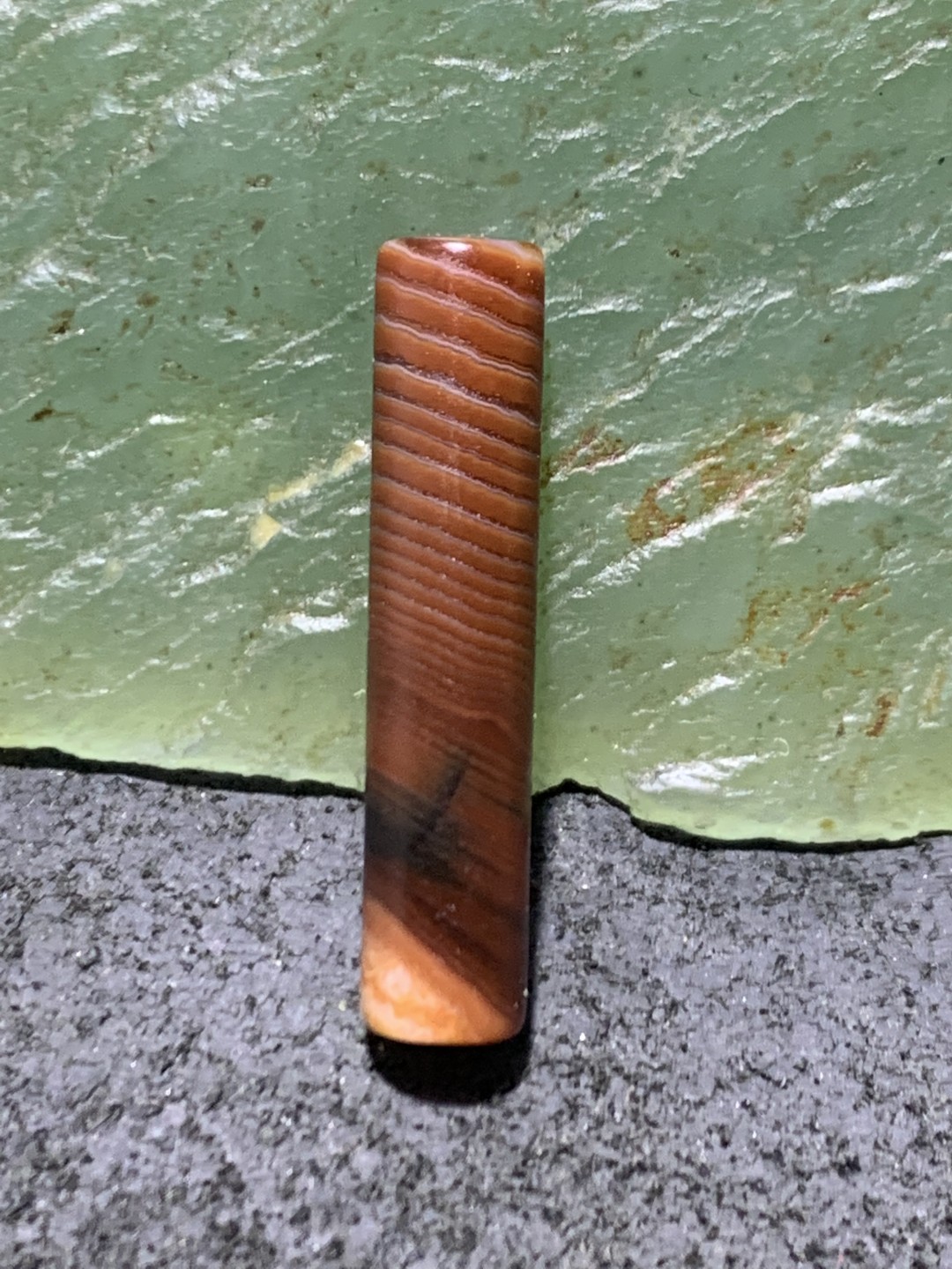 亚光高玉化酒红色千层纹缠丝玛瑙管珠一颗