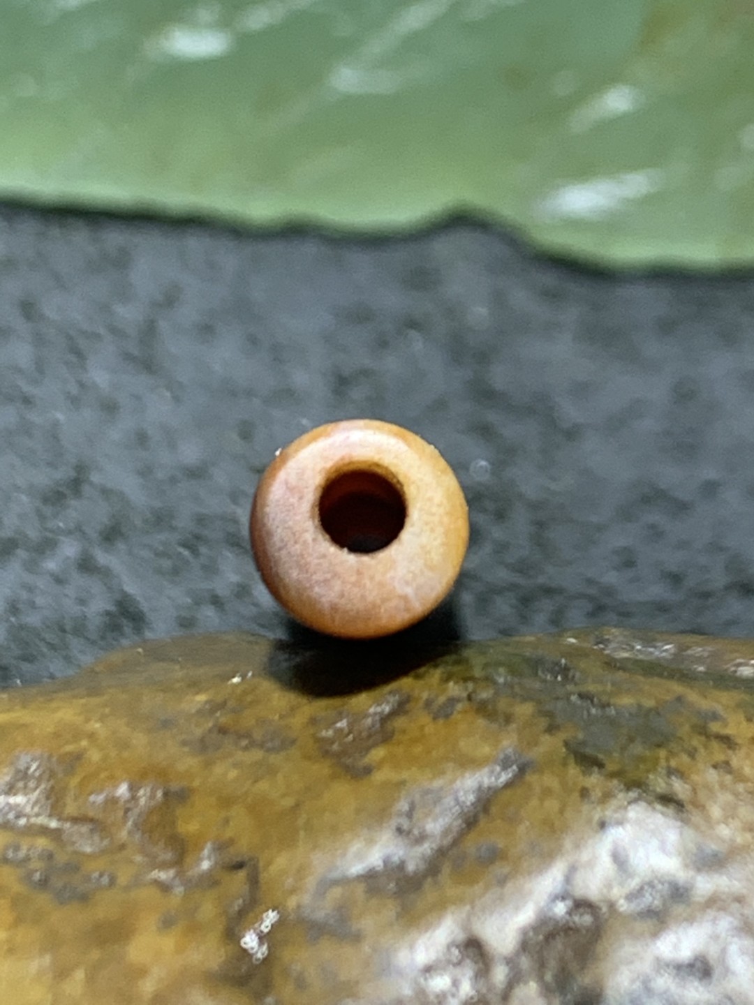 亚光高玉化酒红色千层纹缠丝玛瑙管珠一颗