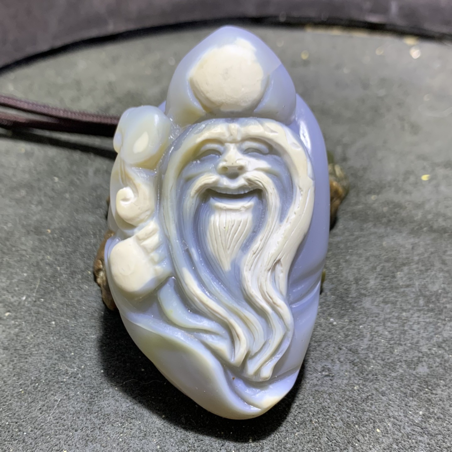 精美亚光缠丝玛瑙雕刻寿星把件一个！
