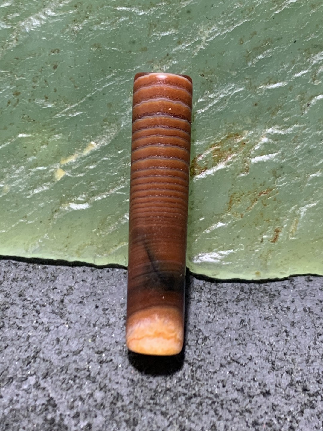 亚光高玉化酒红色千层纹缠丝玛瑙管珠一颗