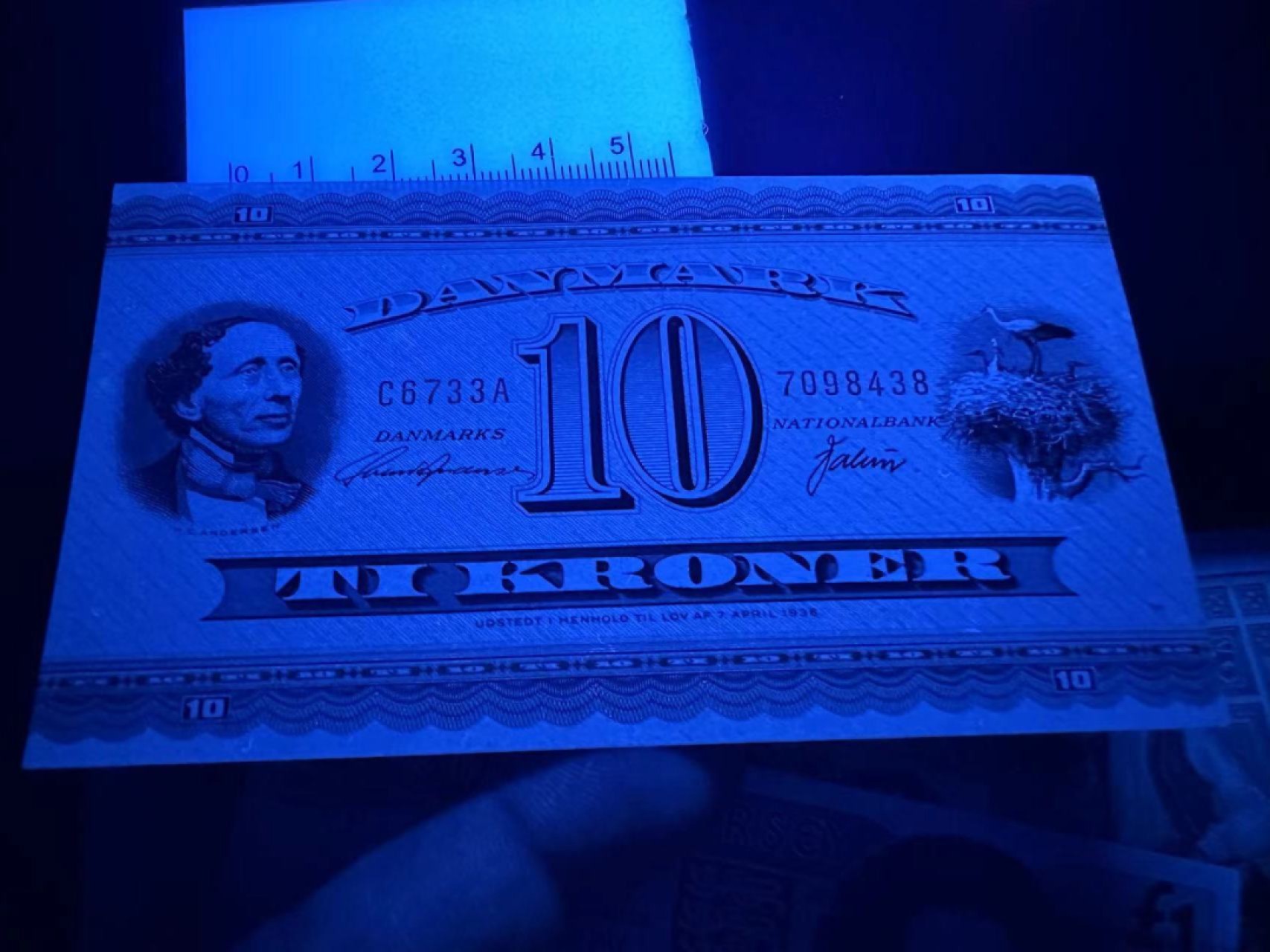 《外钞收藏家》第二百四十九期（连拍第二场） 1936年丹麦10克朗 老纸币 有点受潮 角不绝 近全新