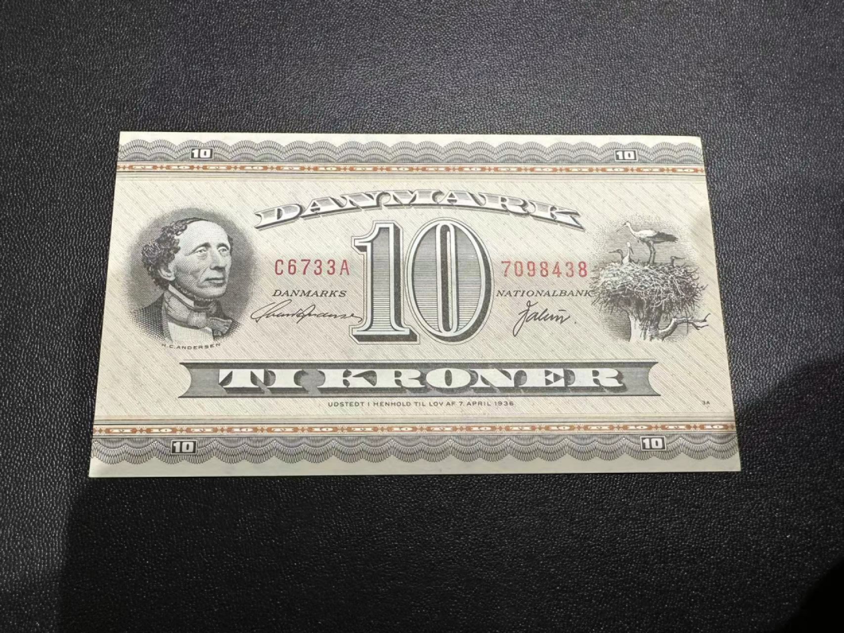 《外钞收藏家》第二百四十九期（连拍第二场） 1936年丹麦10克朗 老纸币 有点受潮 角不绝 近全新