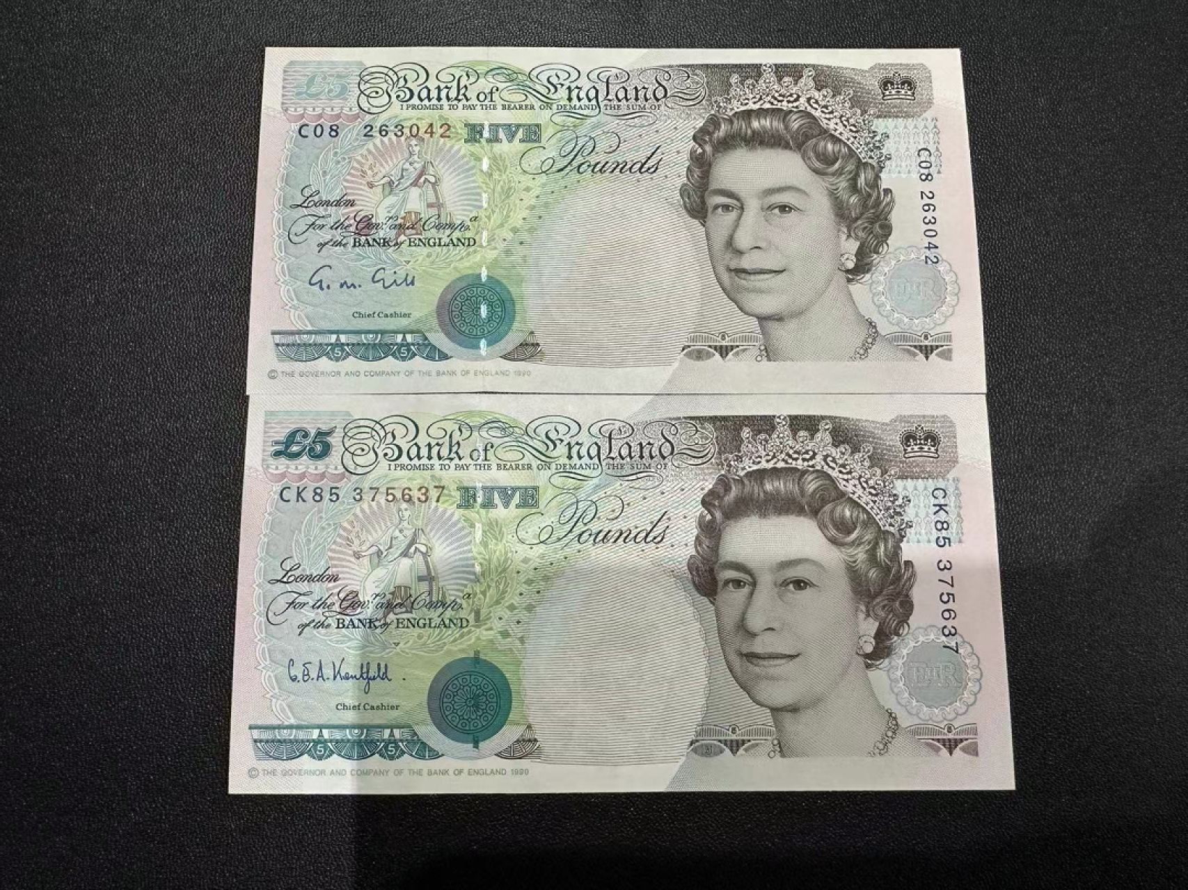 《外钞收藏家》第二百四十九期（连拍第二场） 英国E序列5镑 两个签名 全新UNC